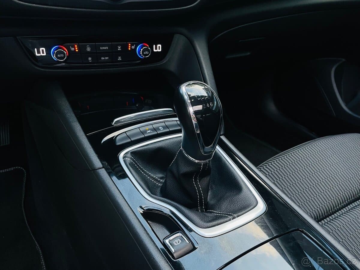 2017 Opel INSIGNIA - 16