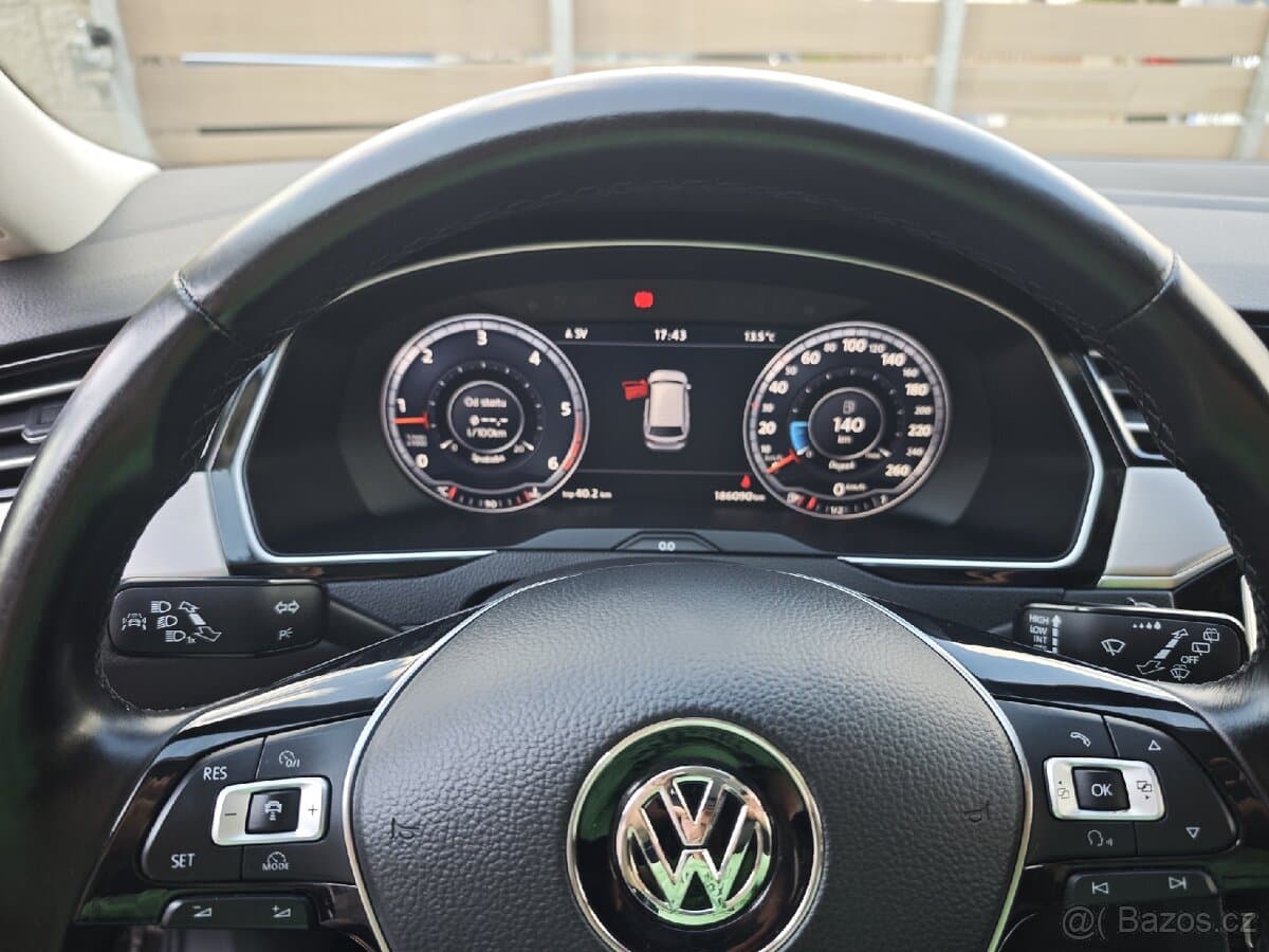 2015 Volkswagen PASSAT - 16