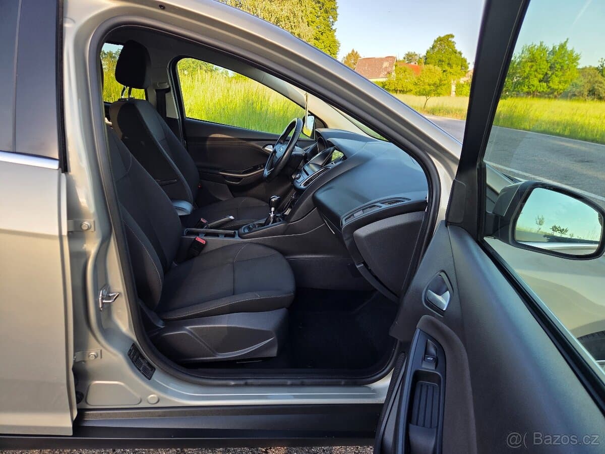 2017 Ford FOCUS - 16