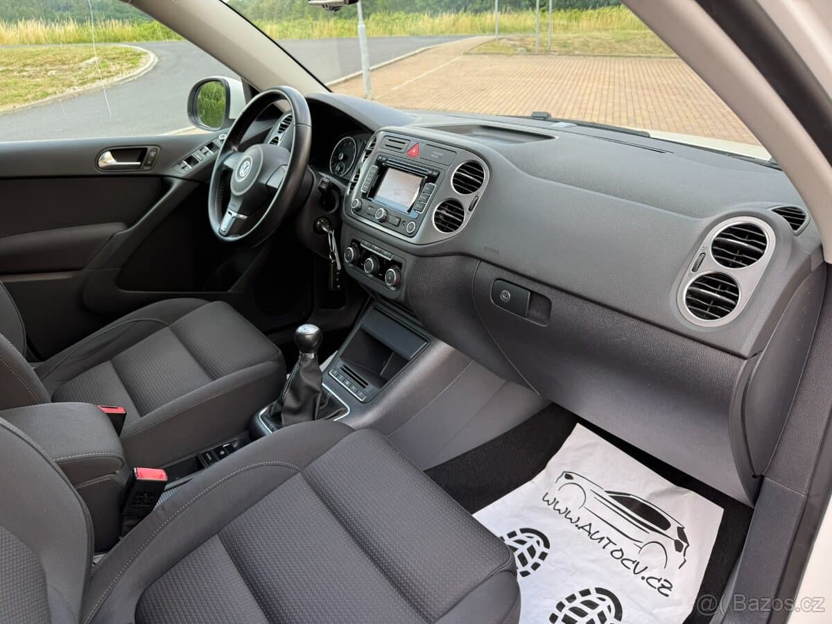 2011 Volkswagen TIGUAN - 16