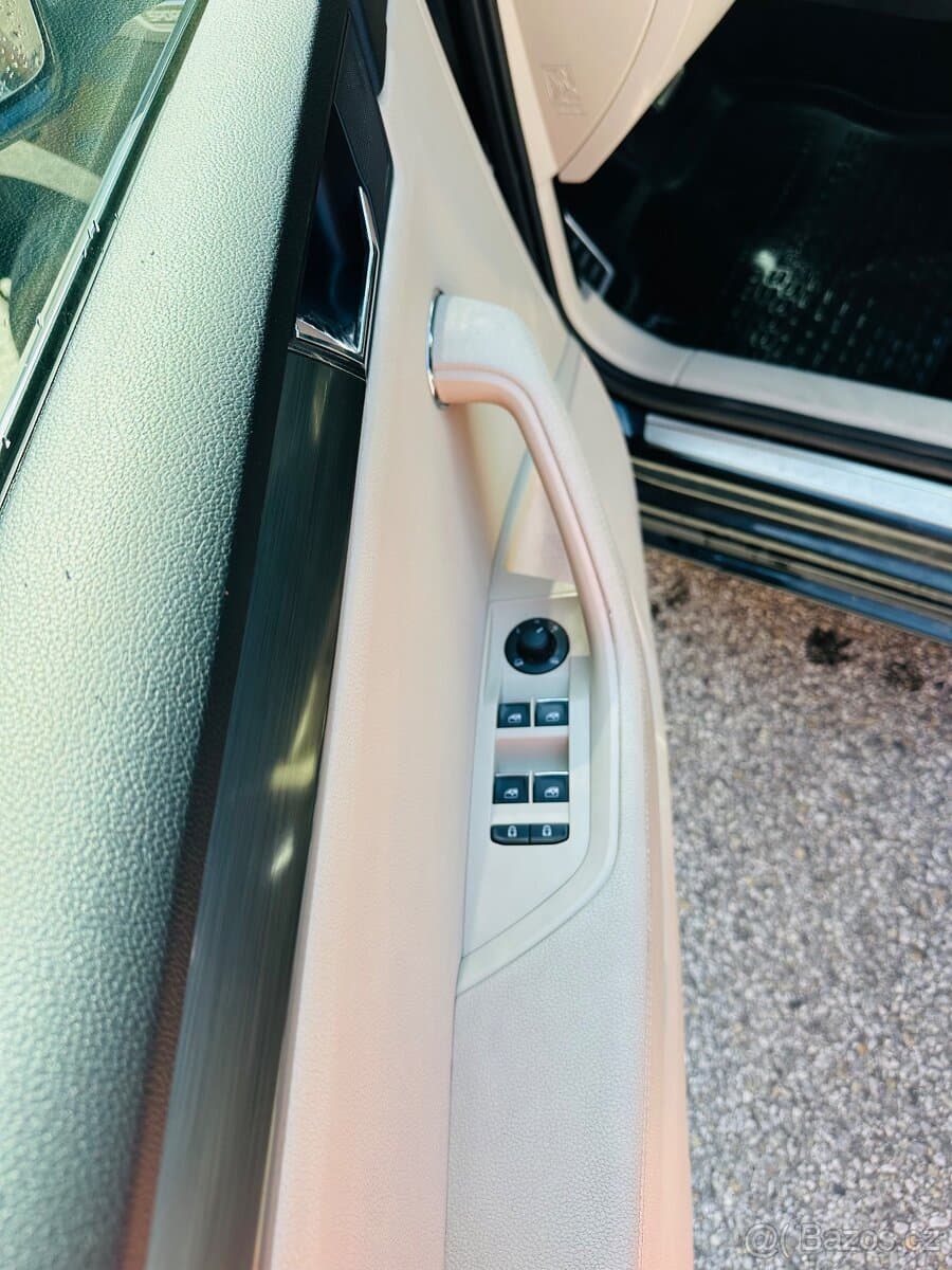 2020 Škoda SUPERB - 16