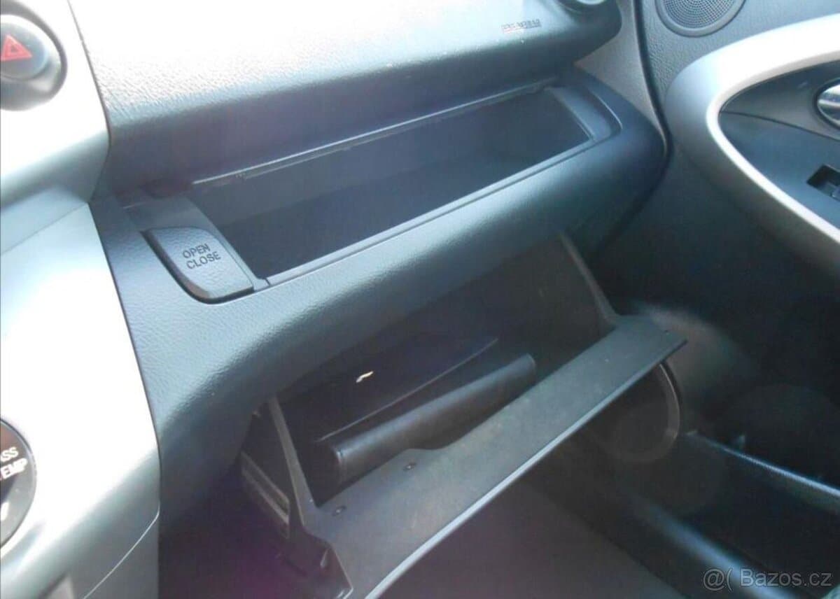 2007 Toyota RAV4 - 16