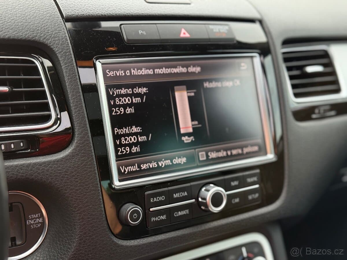 2011 Volkswagen TOUAREG - 16