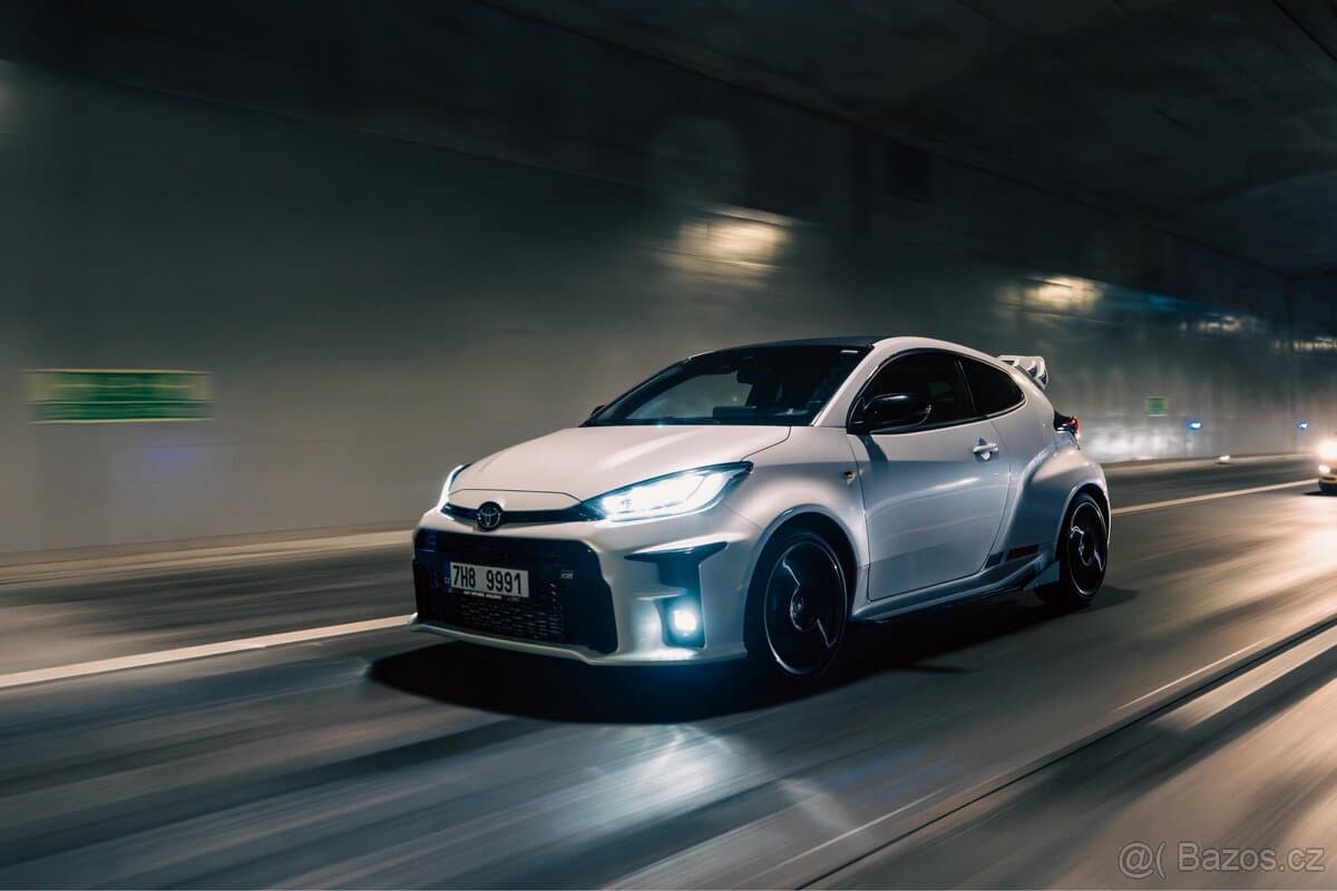 2021 Toyota YARIS - 16