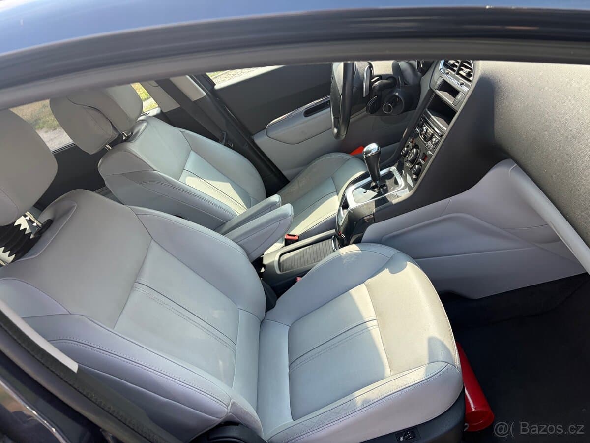 2012 Peugeot 5008 - 16