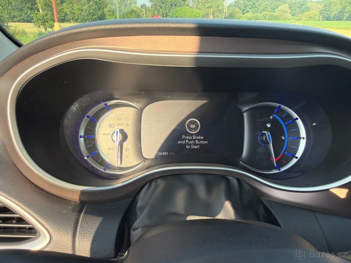 2019 Chrysler PACIFICA - 16