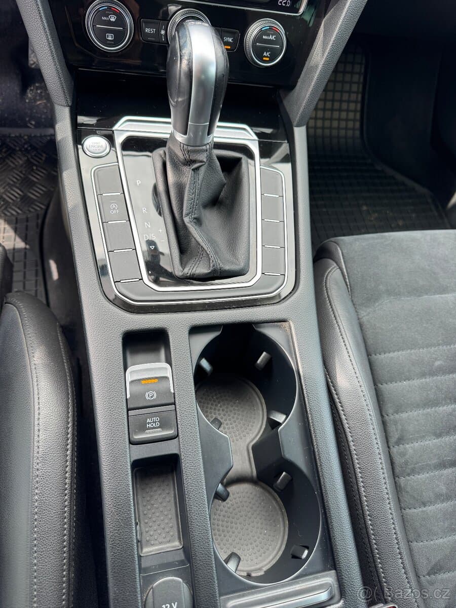 2018 Volkswagen PASSAT - 16