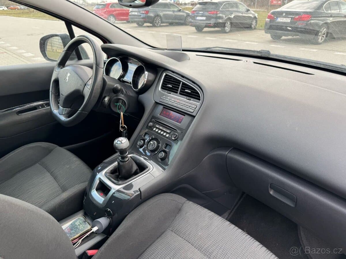 2012 Peugeot 5008 - 16