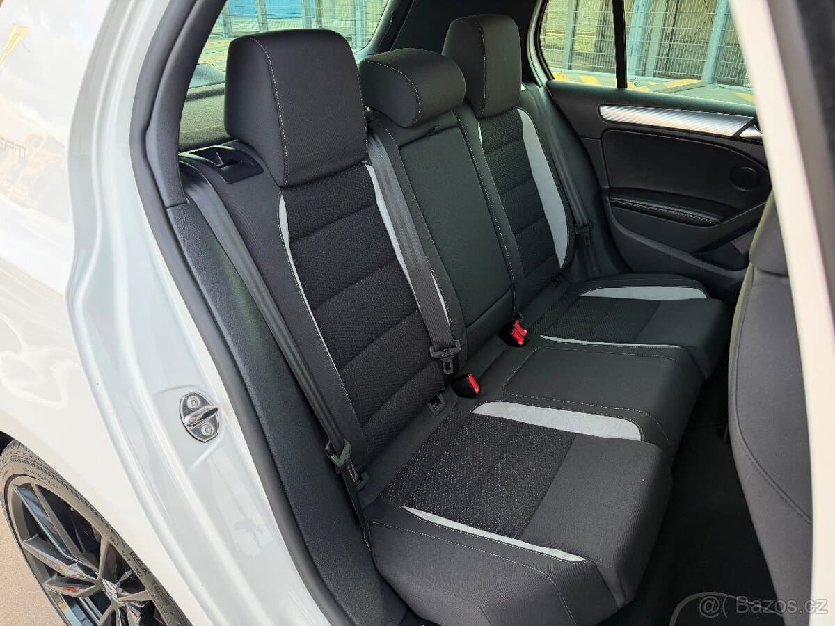 2011 Volkswagen GOLF - 16