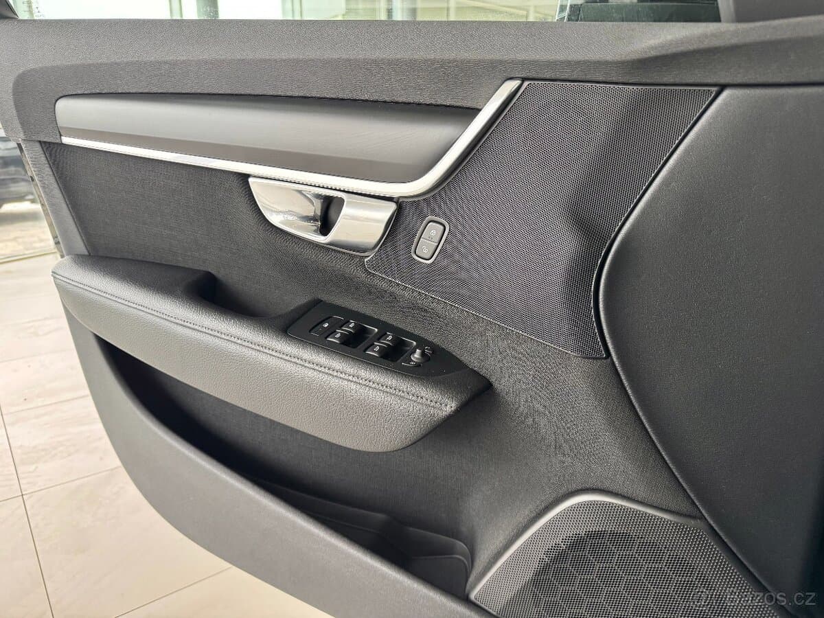 2017 Volvo S90 - 16