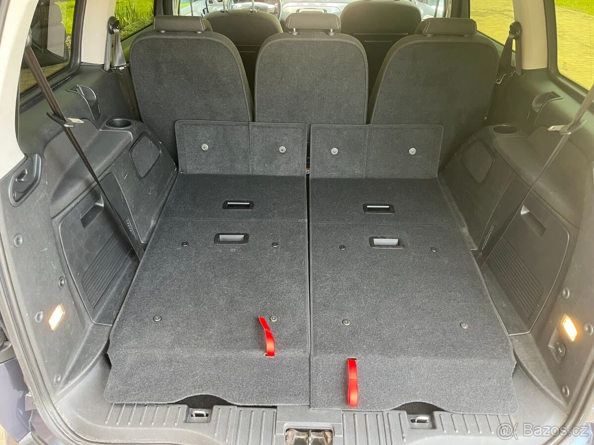 2012 Ford GALAXY - 16