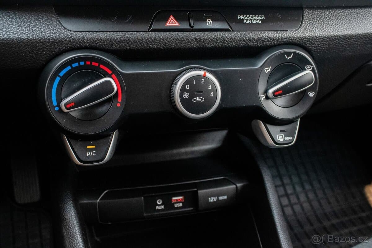 2019 Kia STONIC - 16