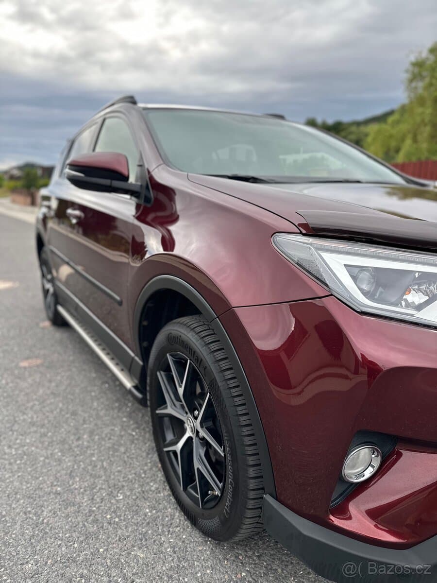 2017 Toyota RAV4 - 16