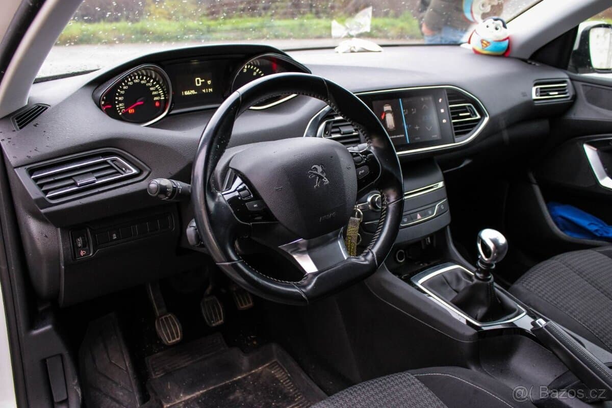 2018 Peugeot 308 - 16