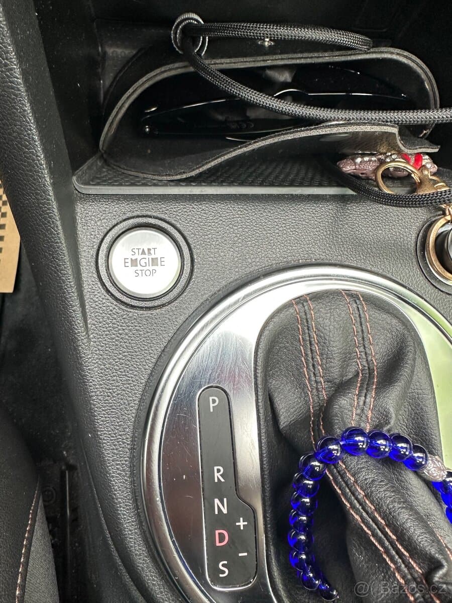 2013 Volkswagen BEETLE - 16