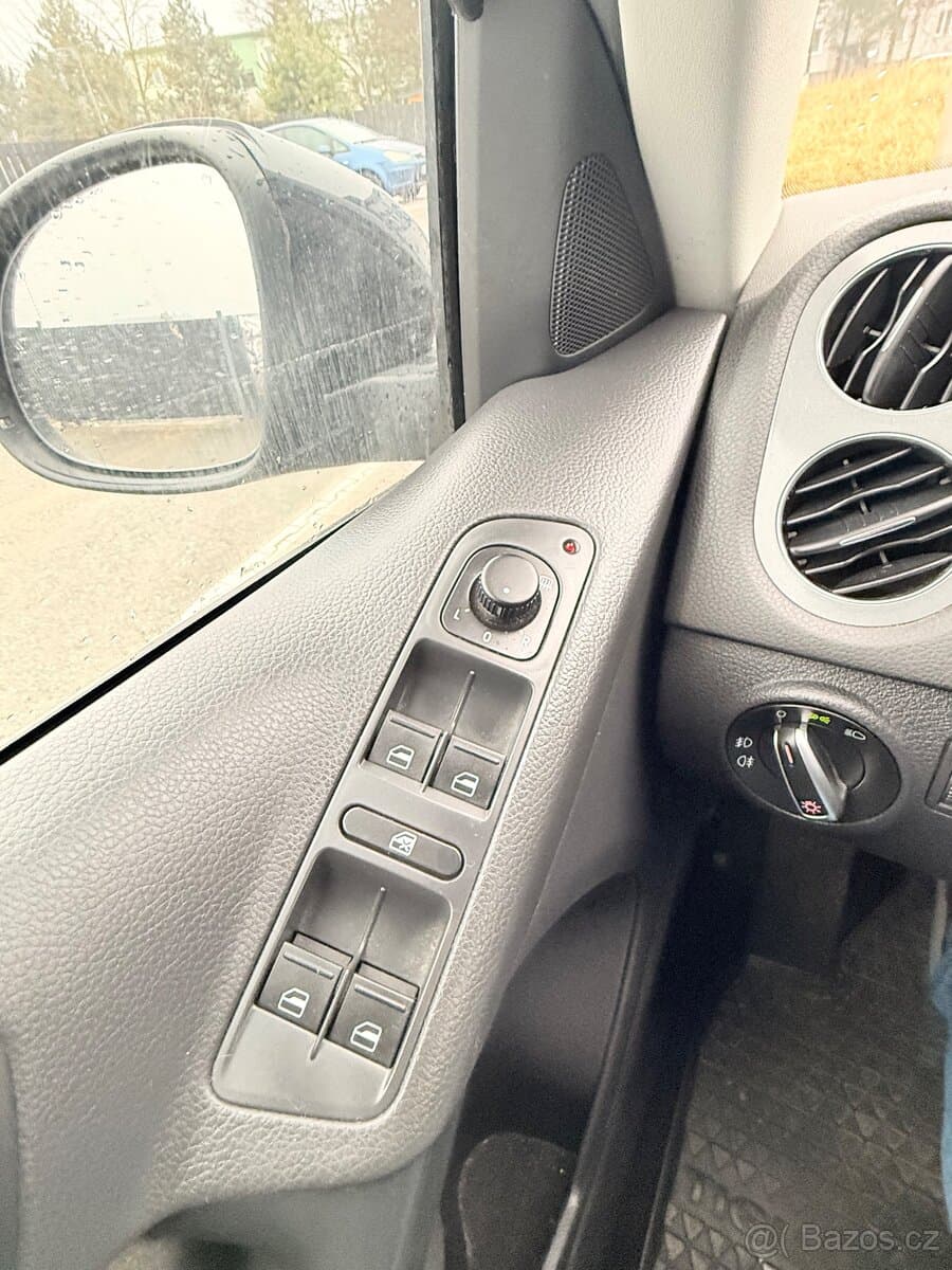2012 Volkswagen TIGUAN - 16