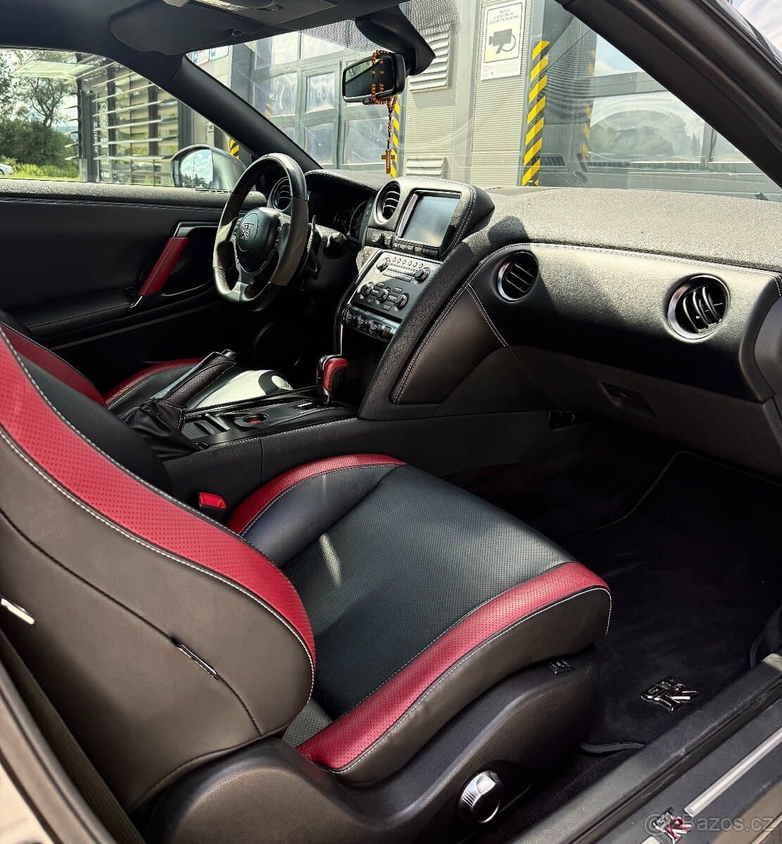 2015 Nissan GT-R - 16