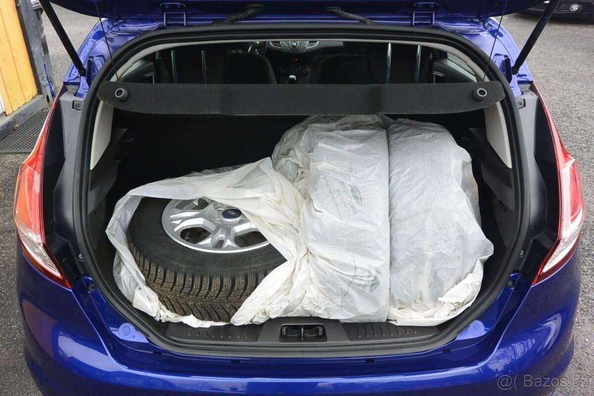 2015 Ford FIESTA - 16
