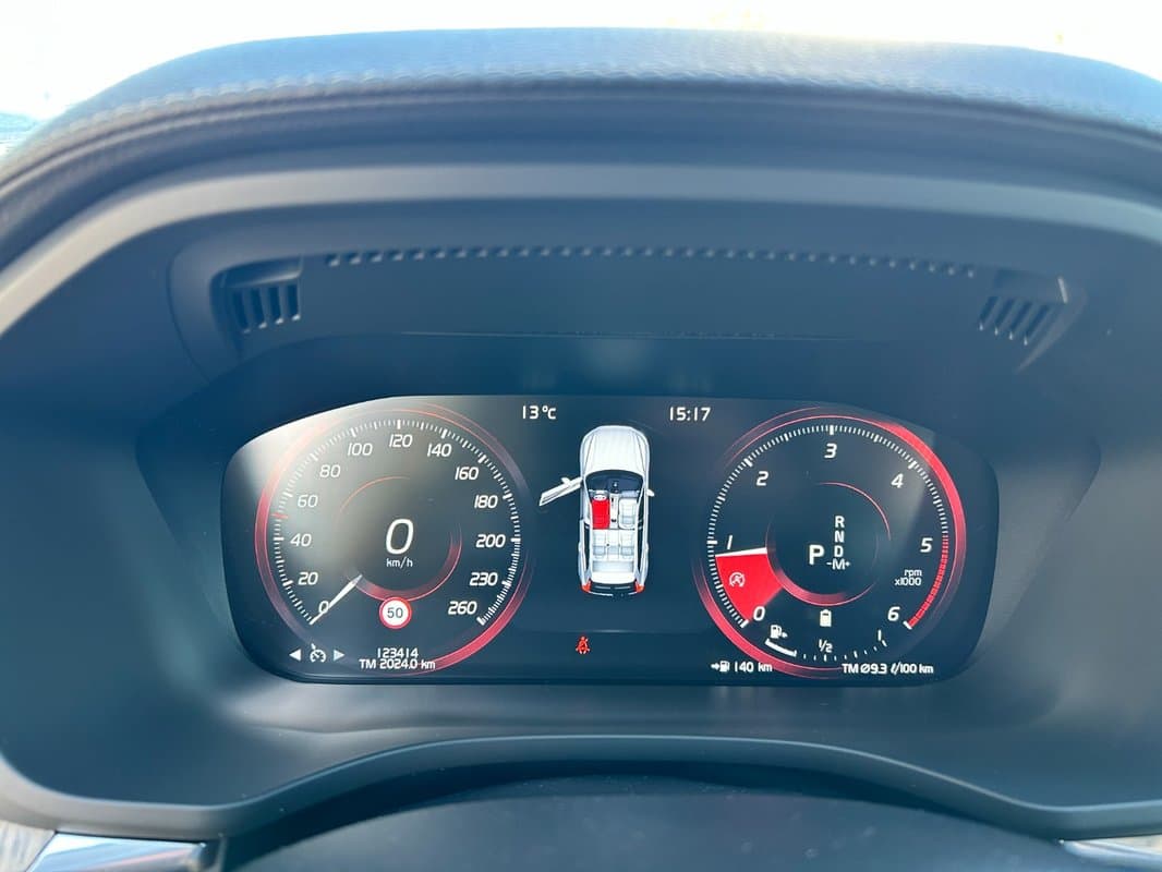 2021 Volvo XC60 - 16