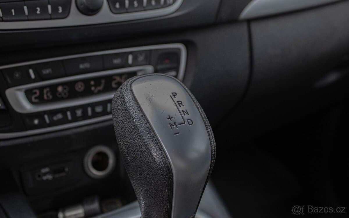 2011 Renault SCENIC - 16