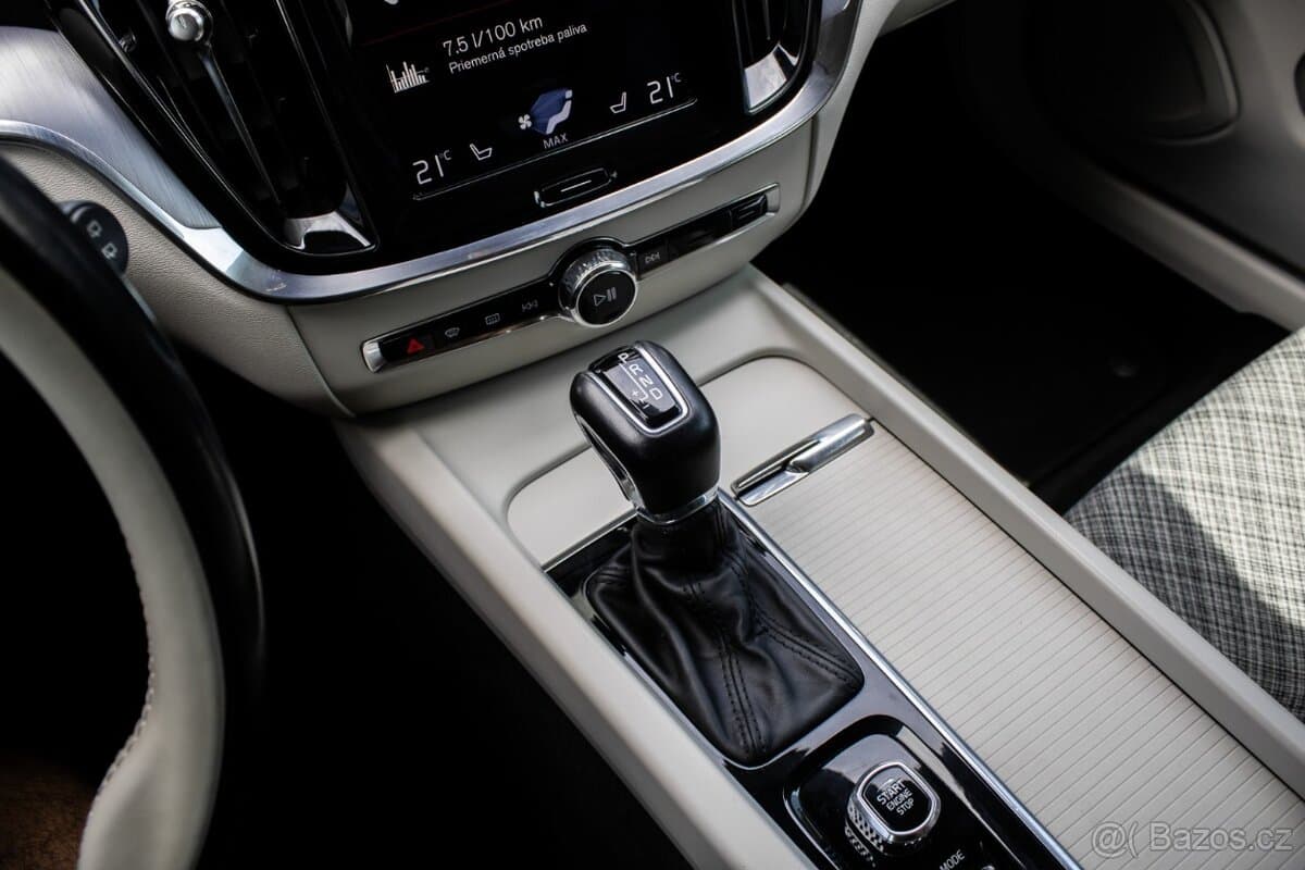 2020 Volvo V60 - 16