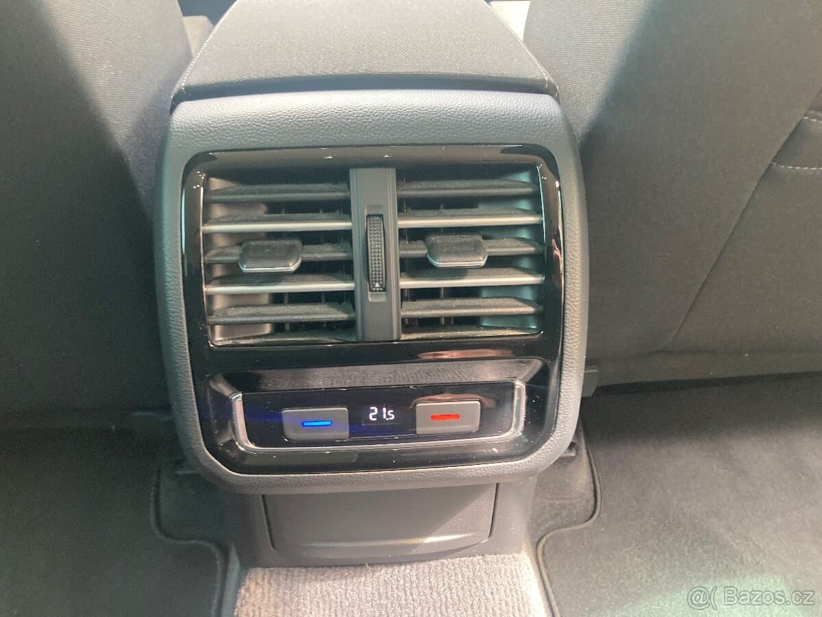 2015 Volkswagen PASSAT - 16