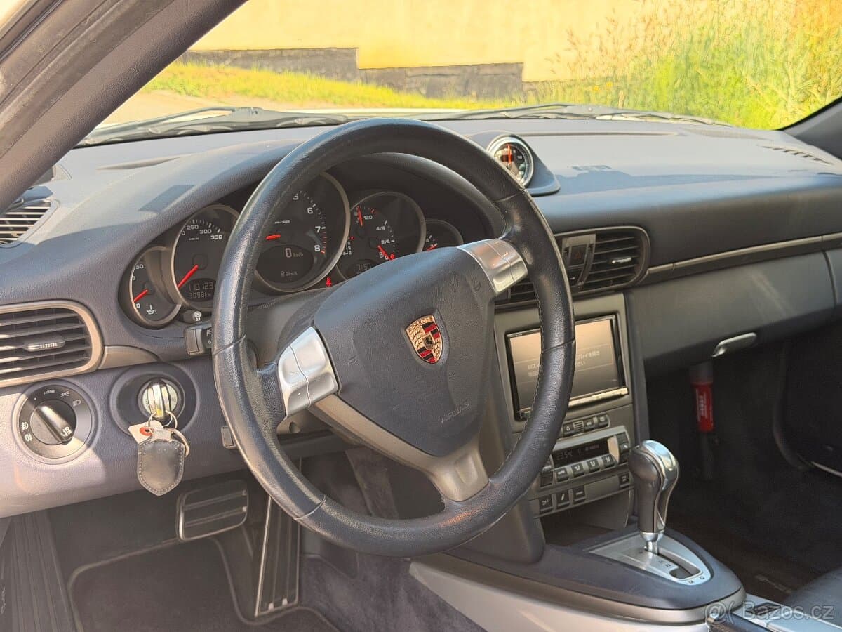 2004 Porsche 911 - 16