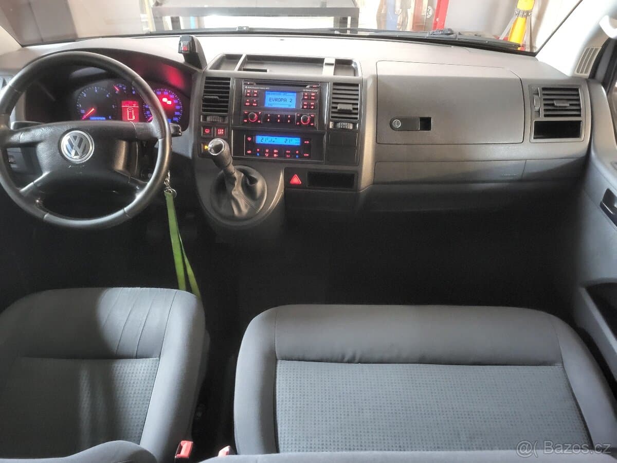 Volkswagen CARAVELLE - 16
