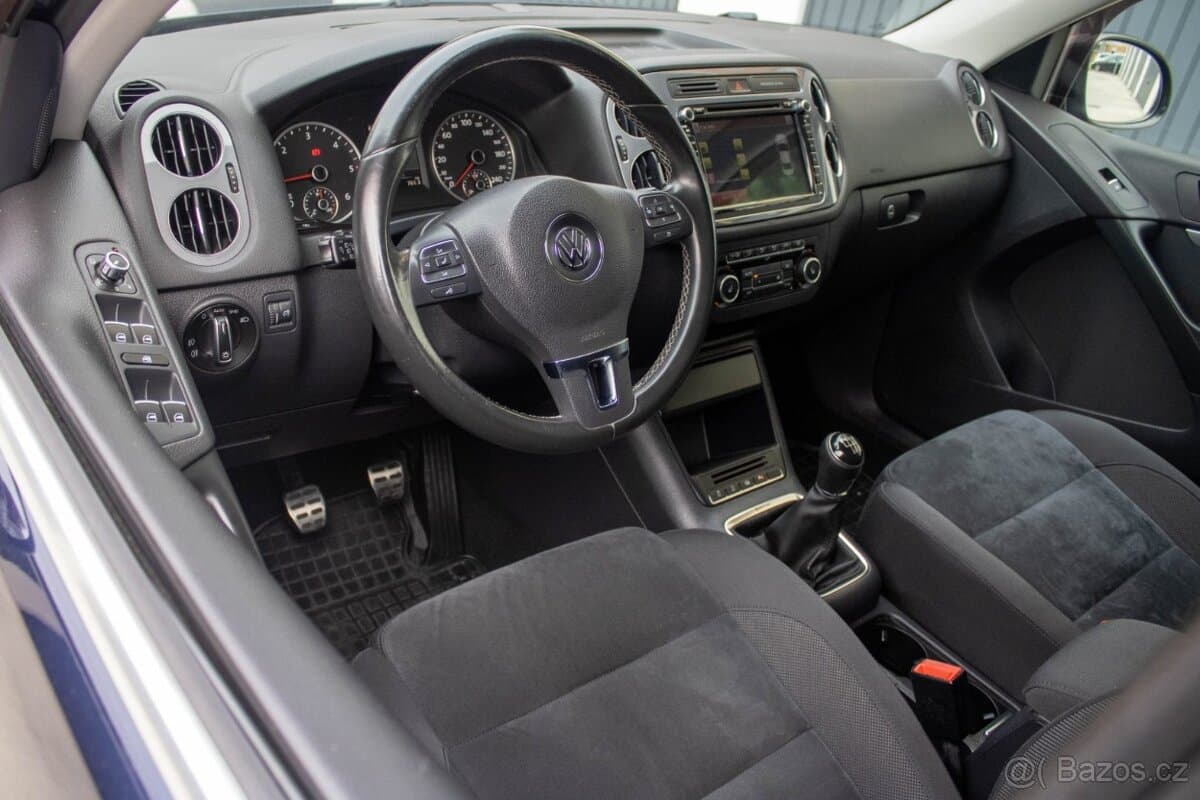 2011 Volkswagen TIGUAN - 16