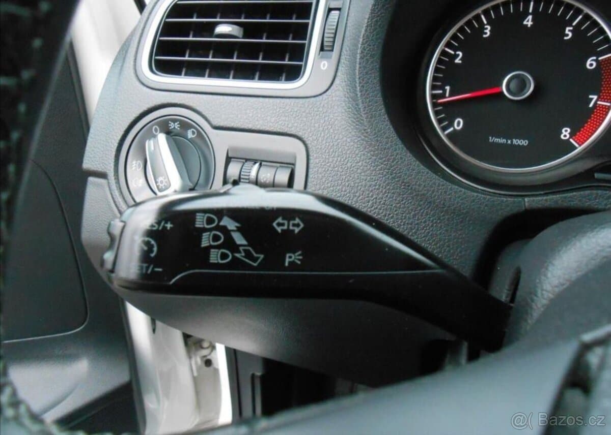 2011 Volkswagen POLO - 16