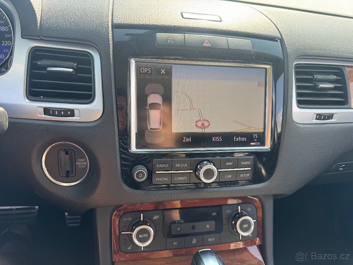 2010 Volkswagen TOUAREG - 16