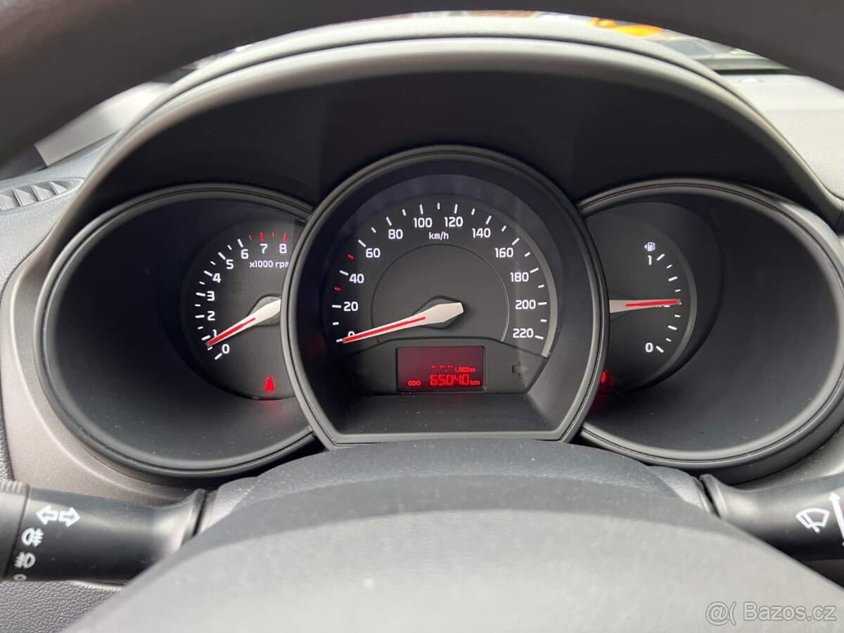 2011 Kia RIO - 16