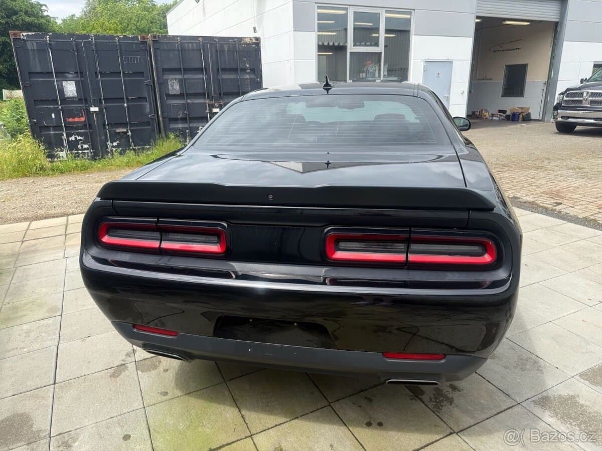 2017 Dodge CHALLENGER - 16