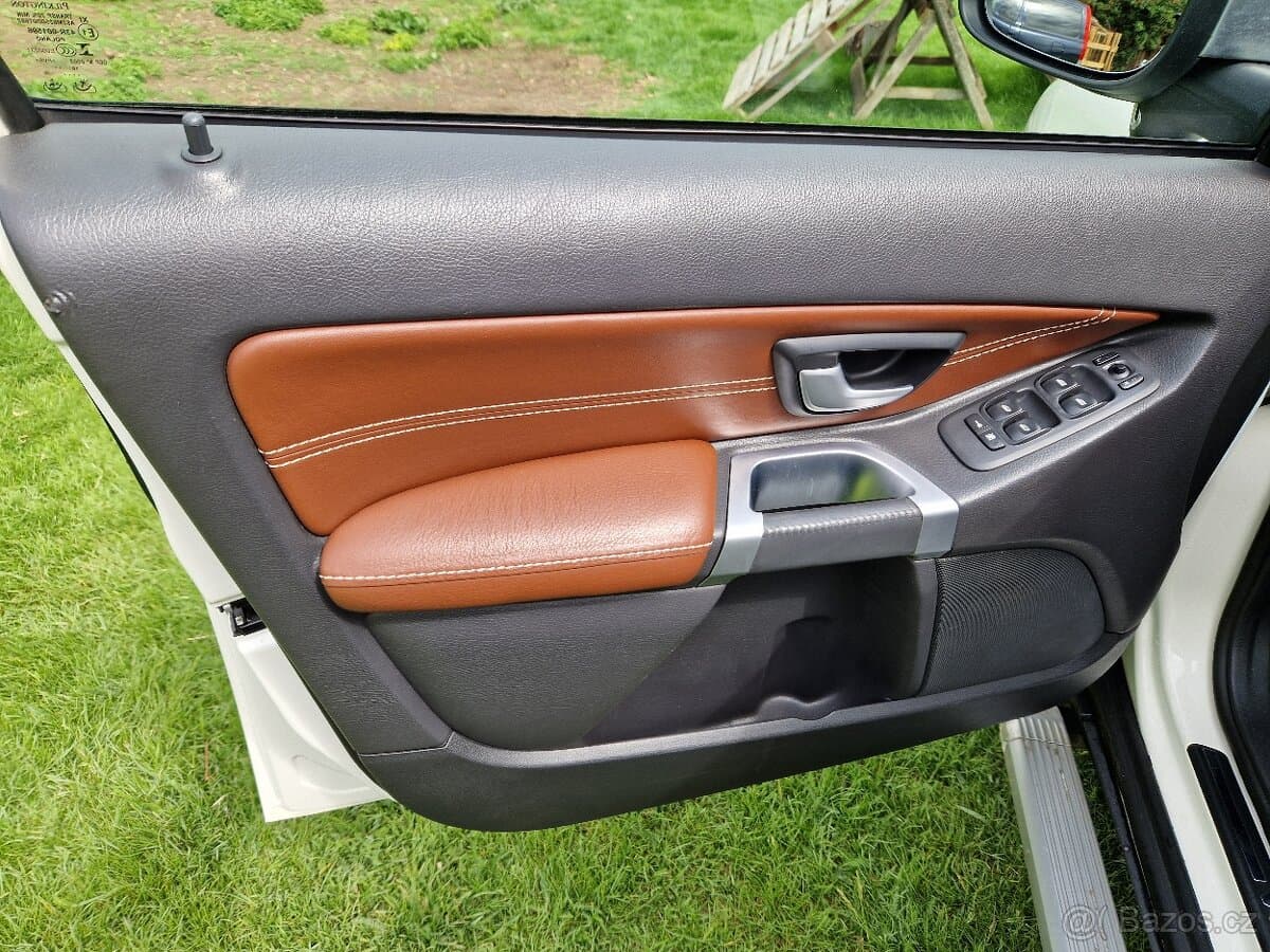 2010 Volvo XC90 - 16