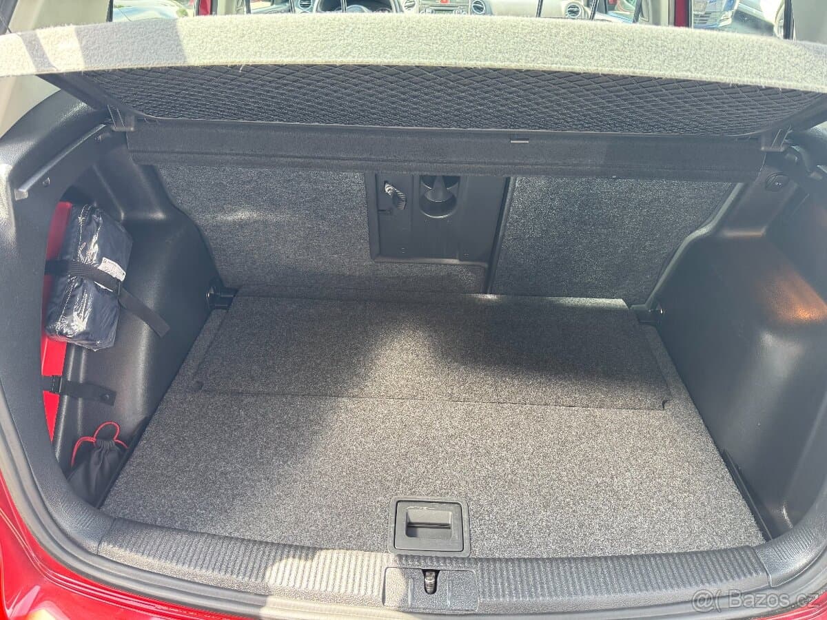 2011 Volkswagen GOLF - 16