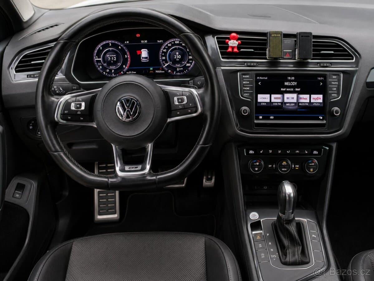 2017 Volkswagen TIGUAN - 16