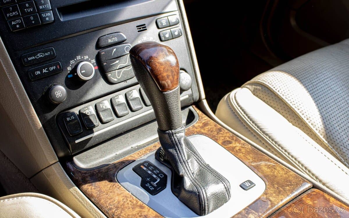 2012 Volvo XC90 - 16