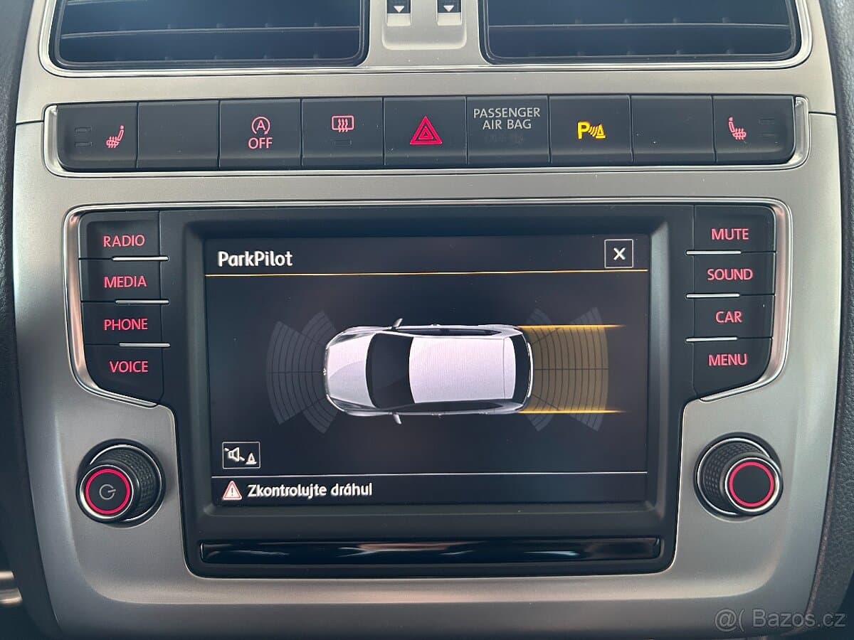2016 Volkswagen POLO - 16