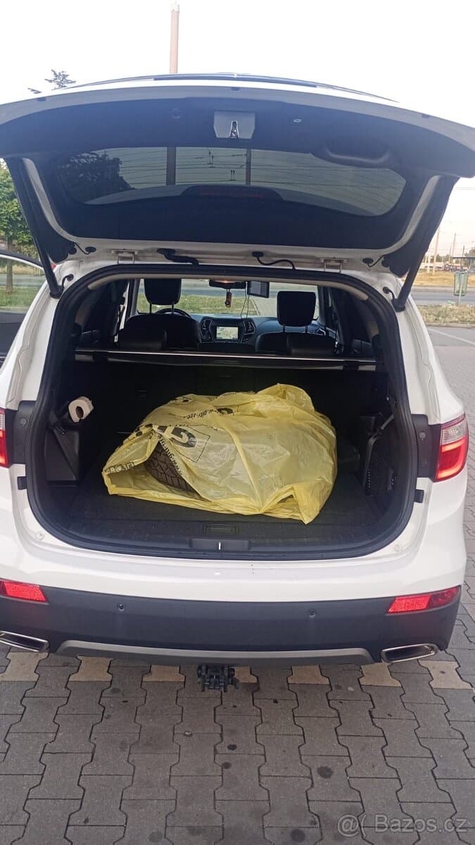2016 Hyundai SANTA FE - 16