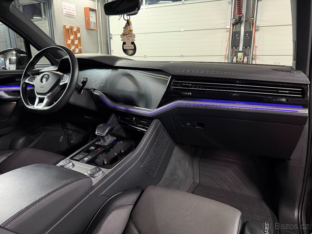 2019 Volkswagen TOUAREG - 16