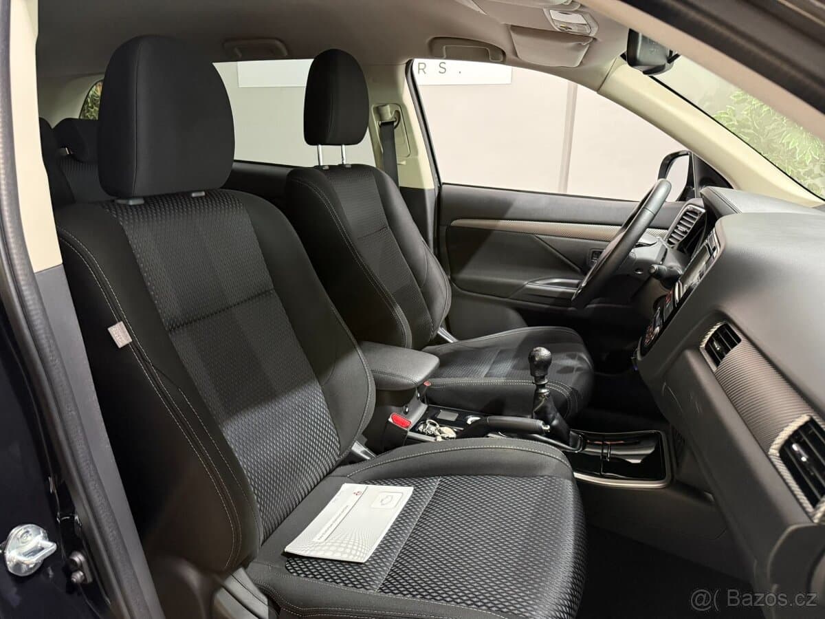 2017 Mitsubishi OUTLANDER - 16