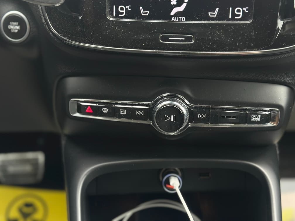 2019 Volvo XC40 - 16