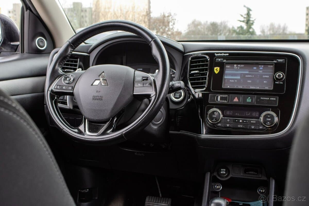 2016 Mitsubishi OUTLANDER - 16