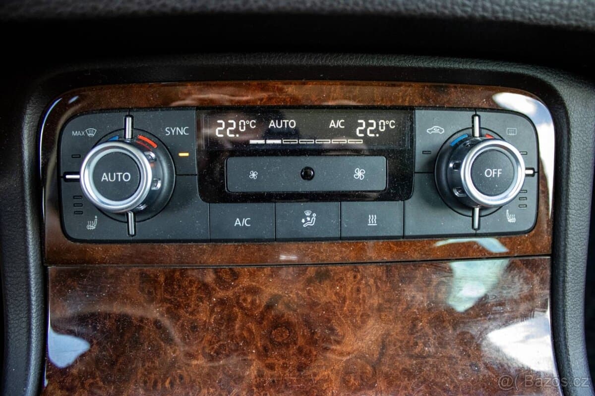 2014 Volkswagen TOUAREG - 16