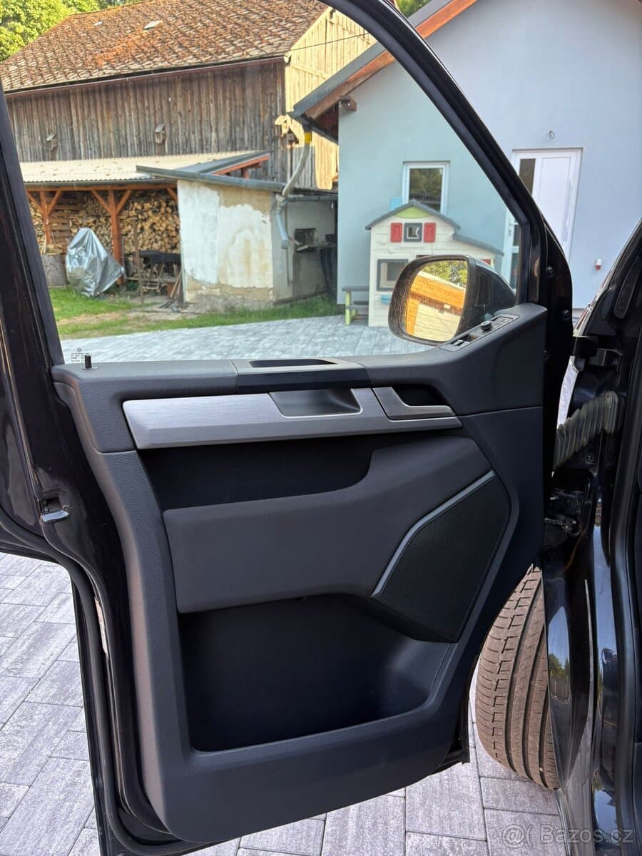 2017 Volkswagen MULTIVAN - 16