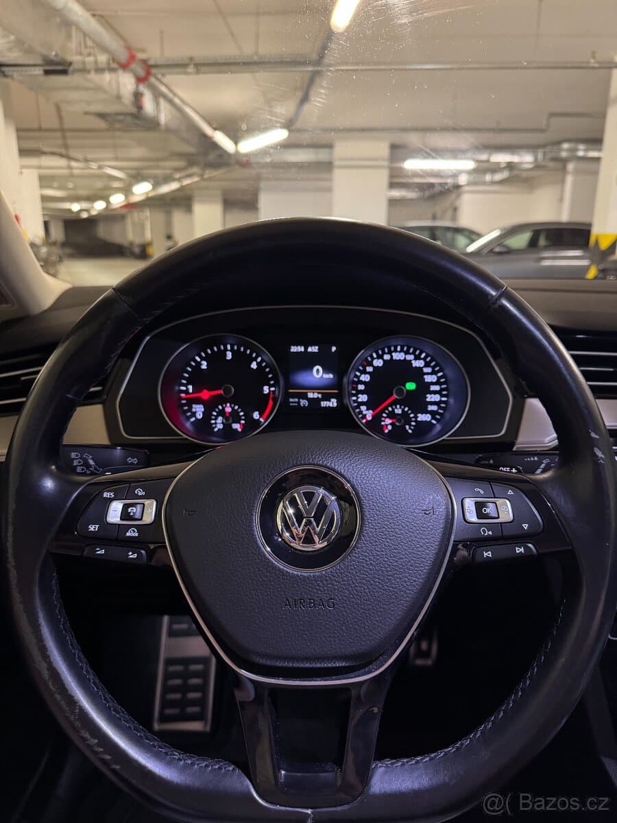 2016 Volkswagen PASSAT - 16