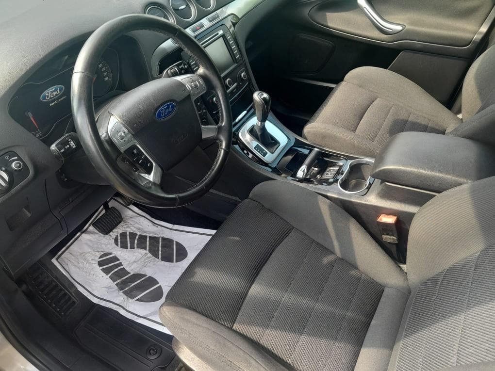 2011 Ford S-MAX - 16