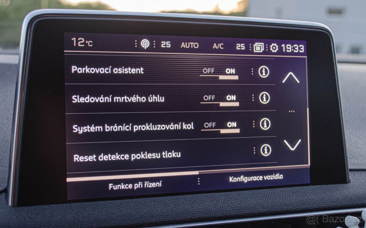 2017 Peugeot 3008 - 16