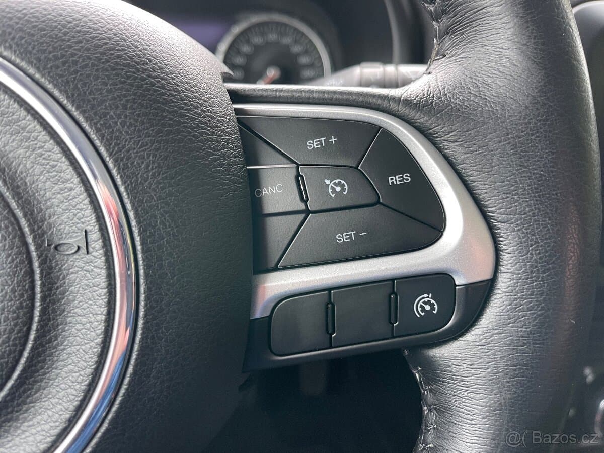 2015 Jeep RENEGADE - 16