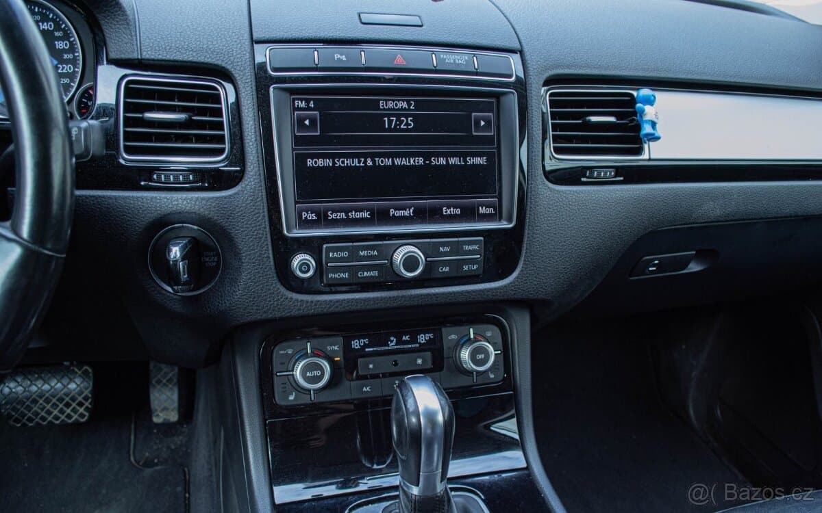 2016 Volkswagen TOUAREG - 16